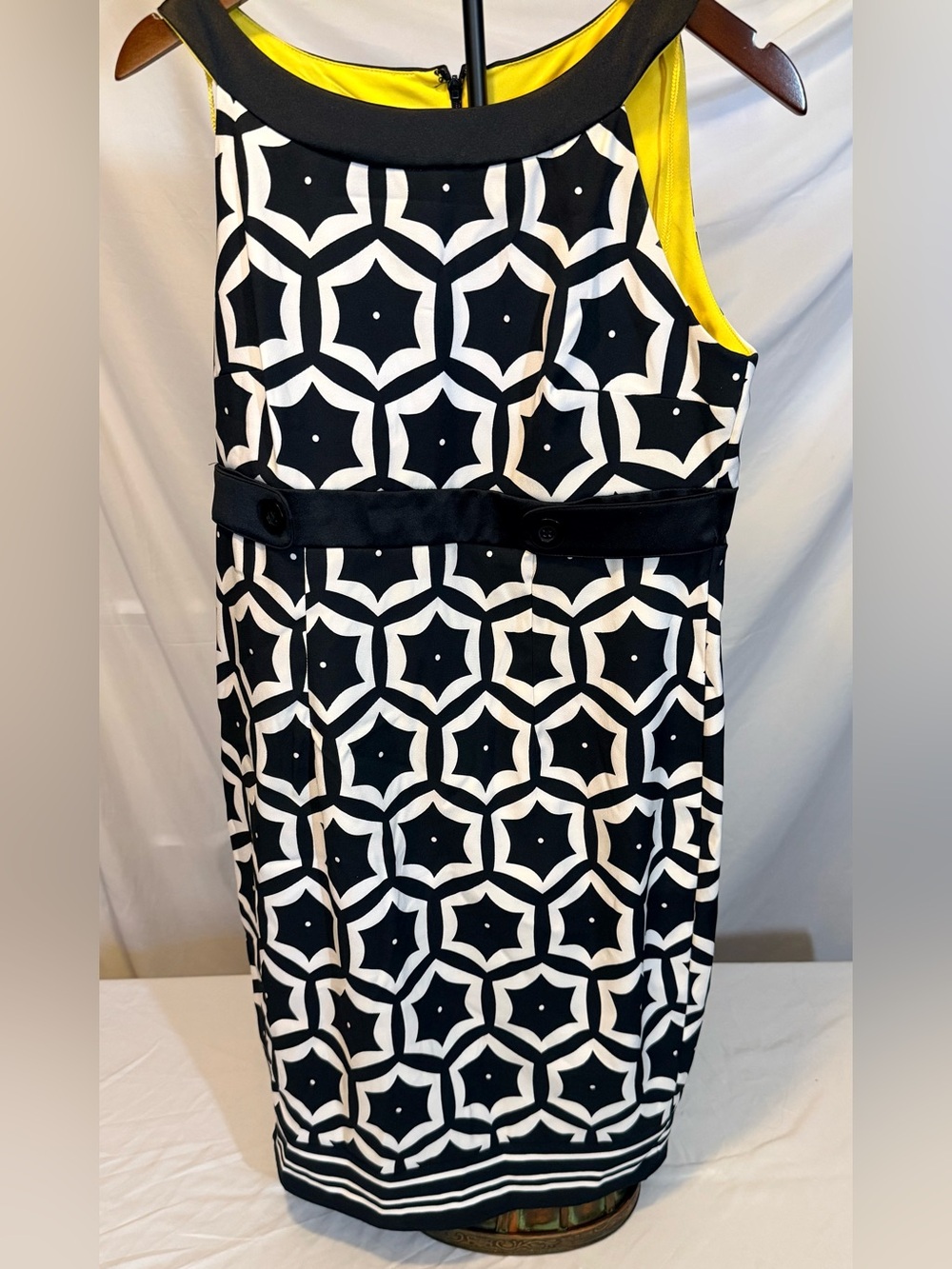 London Times Black & White Geometric Sleeveless Dress with Yellow Accents (GG33) - Picture 15 of 16